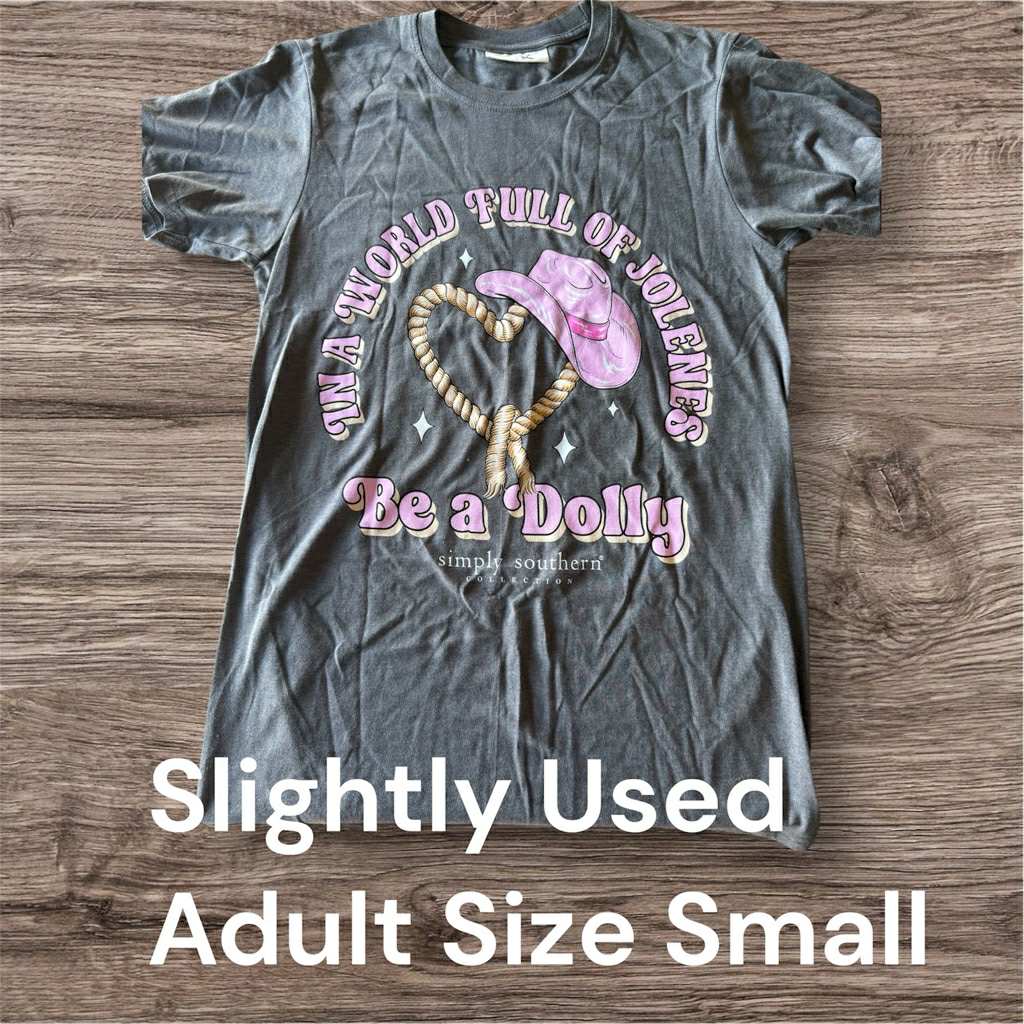 Slightly Used Simply Southern Adult T-Shirt - Be A Dolly - Adult Size Small - (M149)