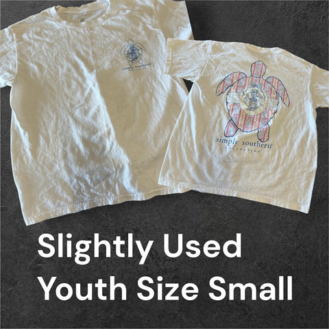 Slightly Used Simply Southern Youth T-Shirt - Turtle Bow - Youth Size Small (M165)